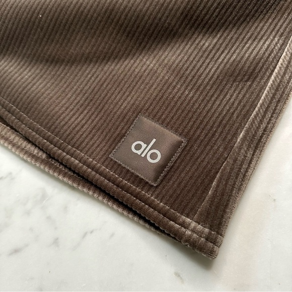 Alo Yoga Ribbed Velour Baller Mini Skirt - Macchiato - Picture 3 of 5